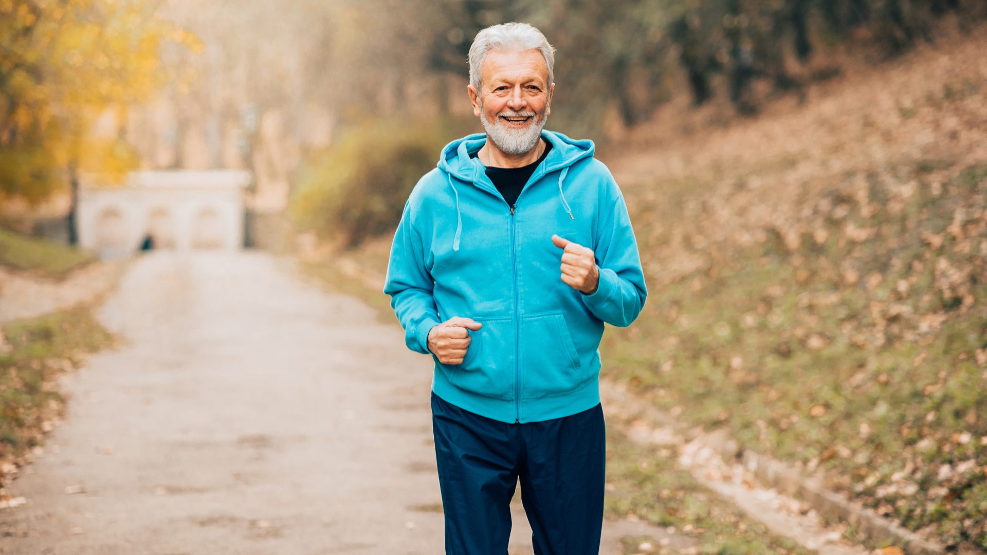 Older man jogging outdoors, regaining energy and clarity after a careful benzodiazepine taper